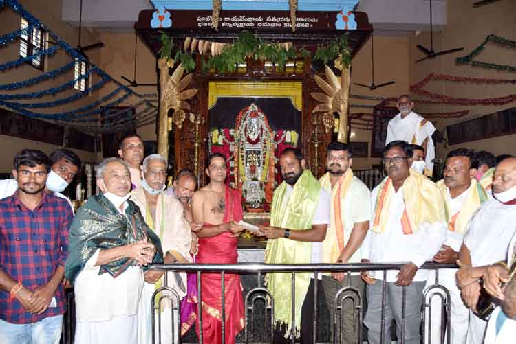 దైవభక్తి సన్మార్గంలో నడిపిస్తుంది