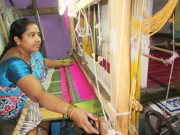 సంఘటితంగా..