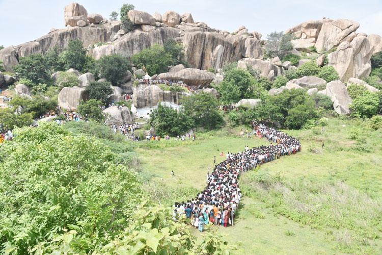 కొండంత జనం