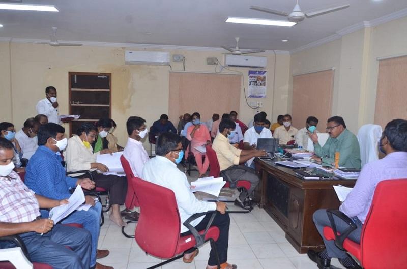 వందశాతం మొక్కలు నాటాల్సిందే