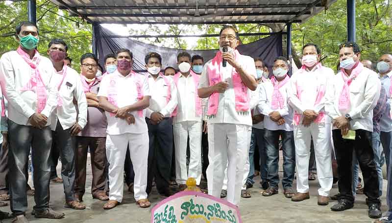 కేసీఆర్‌కు కార్మికవర్గం అండగా నిలవాలి