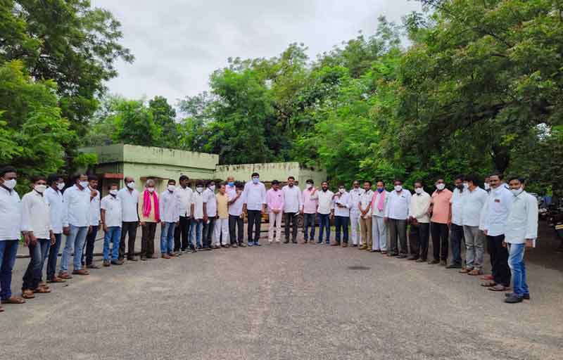 ‘దళితబంధు’ సభకు తరలిన టీఆర్‌ఎస్‌ శ్రేణులు