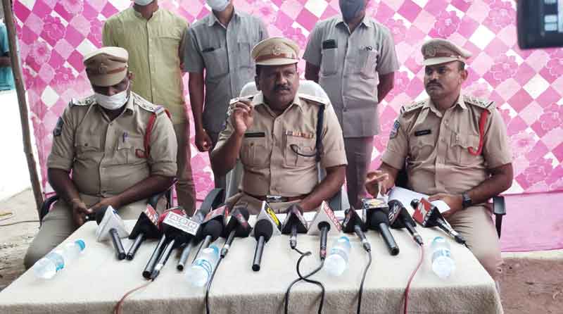 పోలీస్‌ ఉద్యోగాల పేరిట మోసం