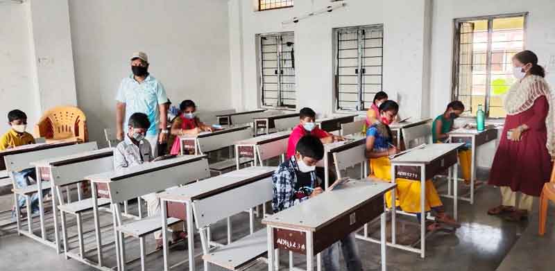 ప్రశాంతంగా మోడల్‌ స్కూల్‌ ప్రవేశ పరీక్ష