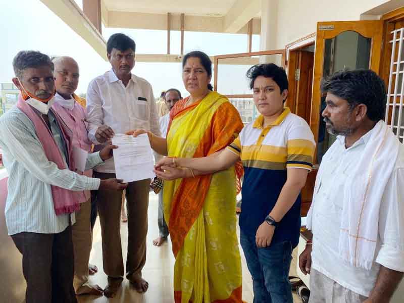 ప్రతి పేదవాడినీ ఆదుకుంటాం