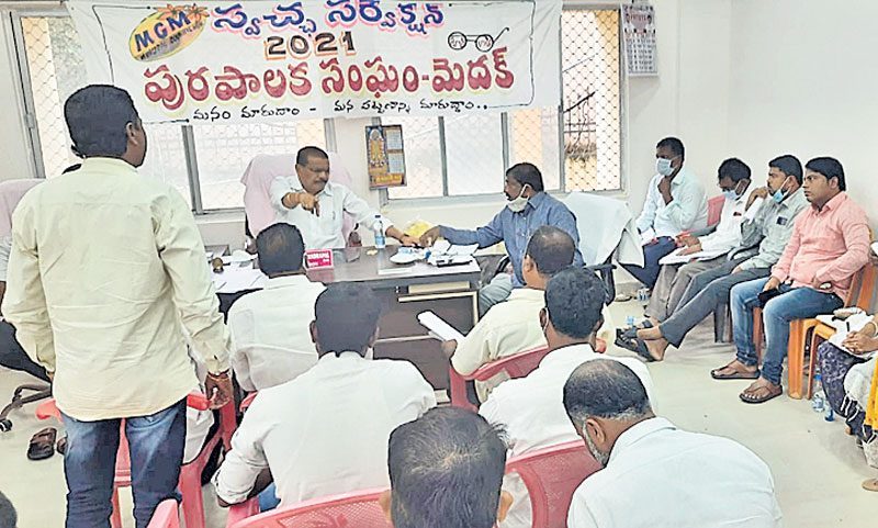 నాటిన ప్రతి మొక్కను సంరక్షించాలి