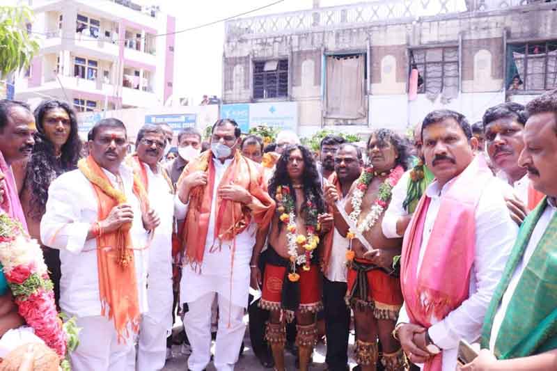 అంబరాన్నంటిన బోనాల సంబురాలు