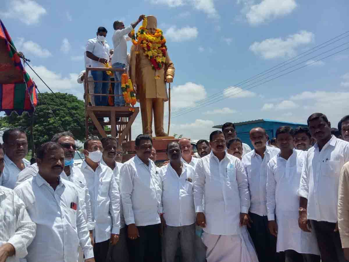 బాలికల విద్య కోసం కృషి చేసిన గొప్ప వ్యక్తి రాజా బహదూర్ వెంకట రామిరెడ్డి