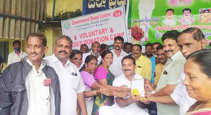 ఘనంగా జడ్పీచైర్మన్‌ జన్మదిన వేడుకలు