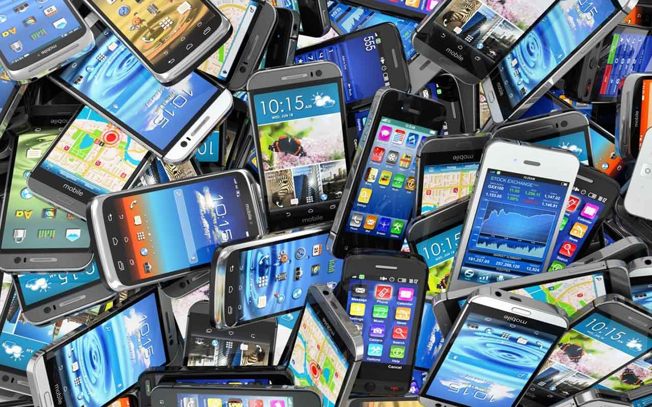 కరోనా కూడా ఆపలేకపోతోంది.. ఎగుమతుల్లో రికార్డులు సృష్టిస్తున్న మొబైల్స్‌