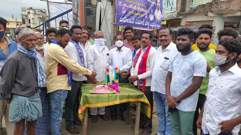 తొలితరం విప్లవ వీరుడు పాపన్న