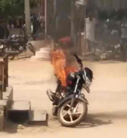 పెట్రోల్‌ధరలు భరించలేక..