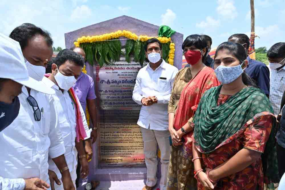 పార్కు పనులు వేగవంతం చేయాలి