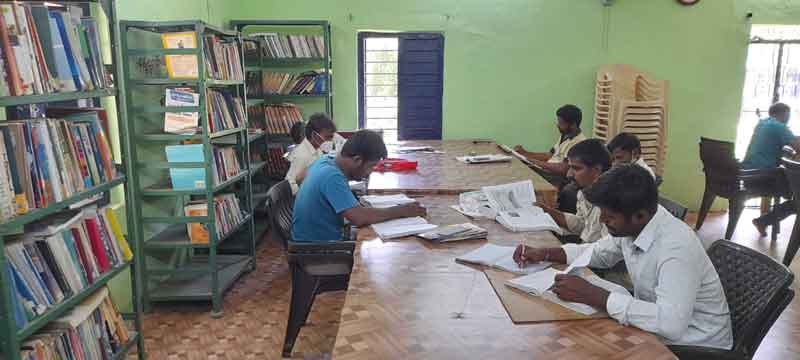 పుస్తకాన్ని ప్రేమించు.. విజ్ఞానాన్ని సంపాదించు..