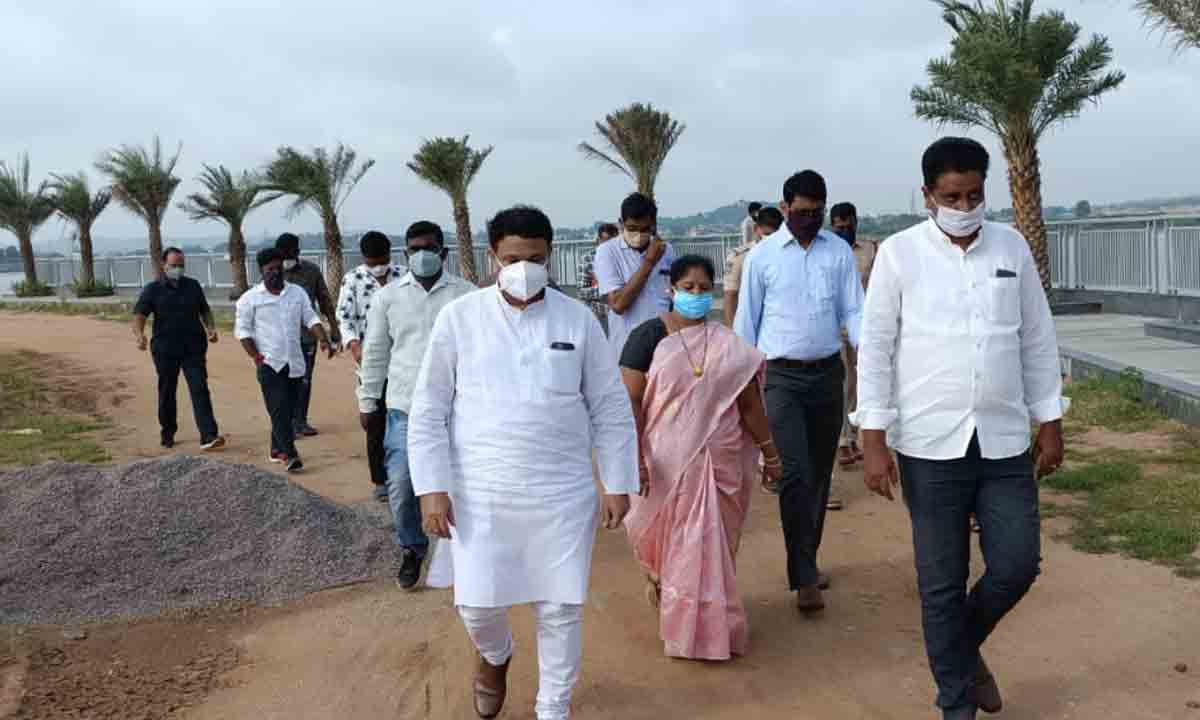 Urban works | త్వరితగతిన పనులు పూర్తి చేయాలి: అధికారులను ఆదేశించిన ఎమ్మెల్యే గణేశ్‌