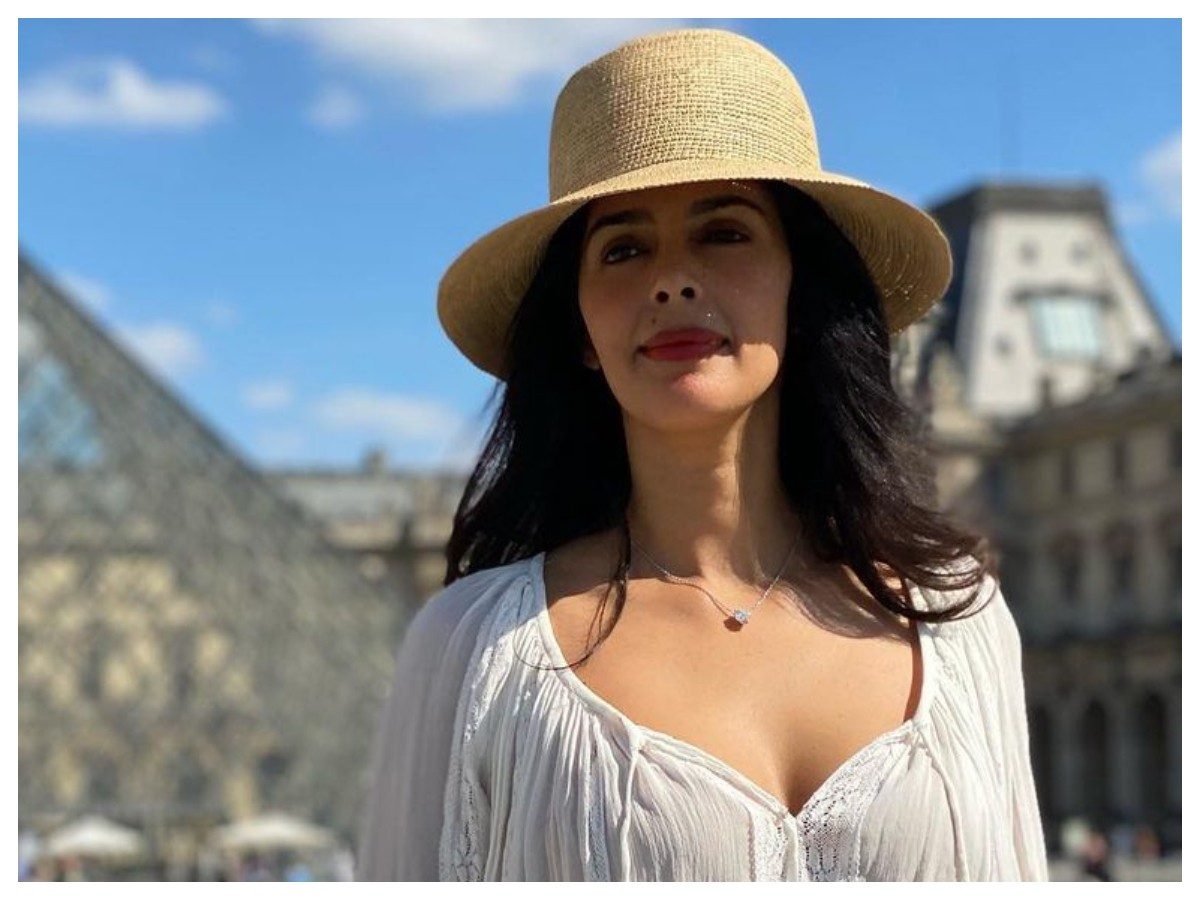 Mallika Sherawat | ప్యారిస్‌లో అందాల భామ మల్లికా షెరావత్