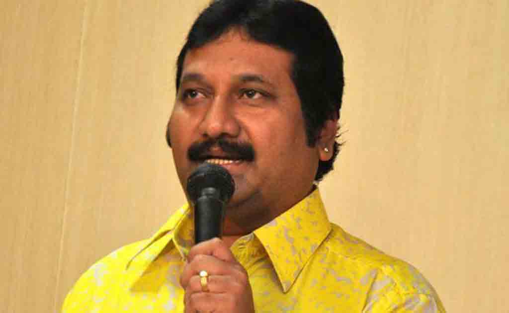 Mano about Crazy Uncles | అమ్మాయిని ఎలా ఇంప్రెస్ చేస్తార‌నేదే స్టోరీ: మ‌నో