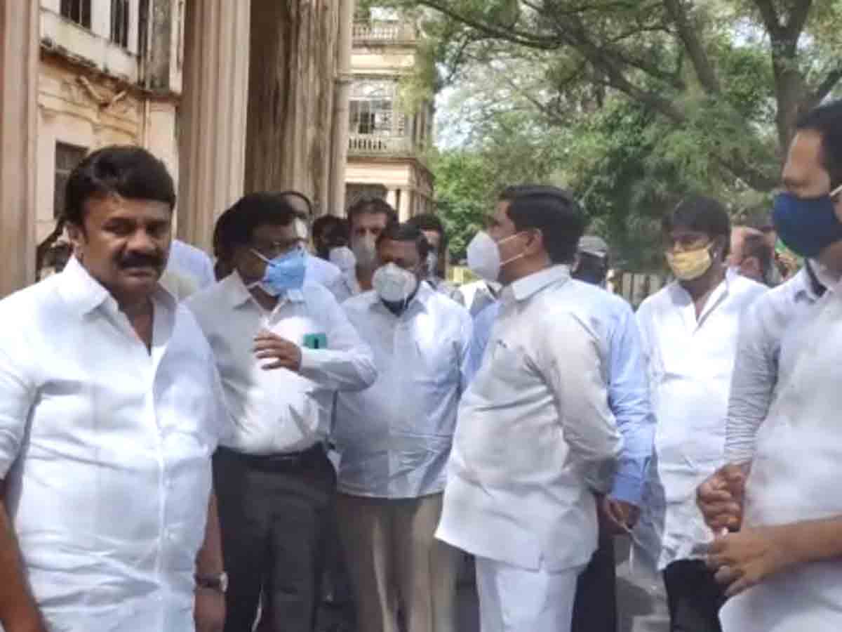 సూపర్‌ స్పెషాలిటీ దవాఖాన నిర్మాణానికి స్థలాన్ని పరిశీలించిన మంత్రులు