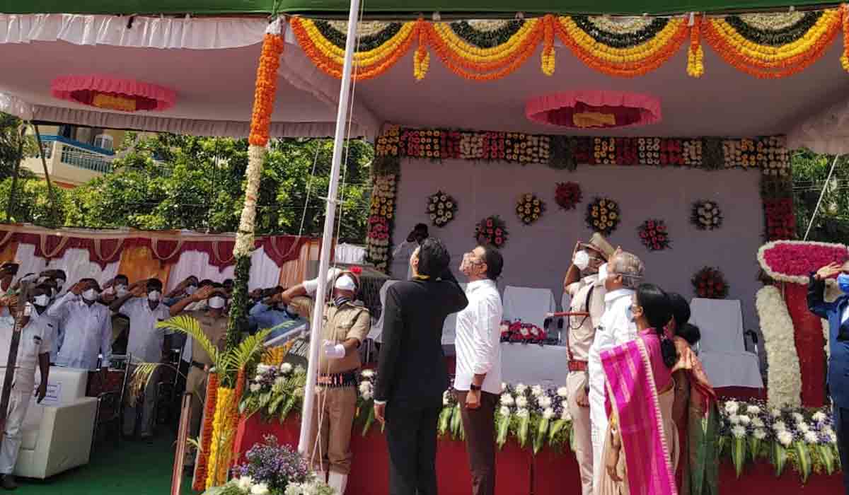 రాష్ట్రంలో ఘనంగా పంద్రాగస్టు వేడుకలు