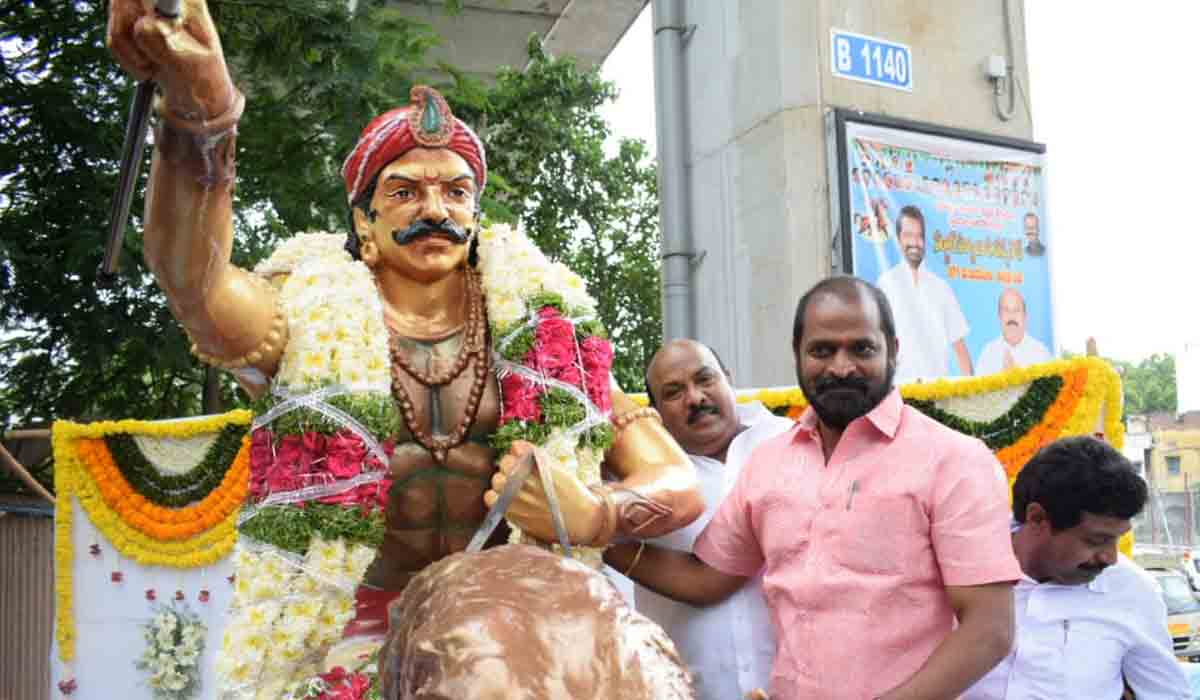 పాలకుల అరాచకాలపై తిరగబడిన వీరుడు సర్వాయి పాపన్న..