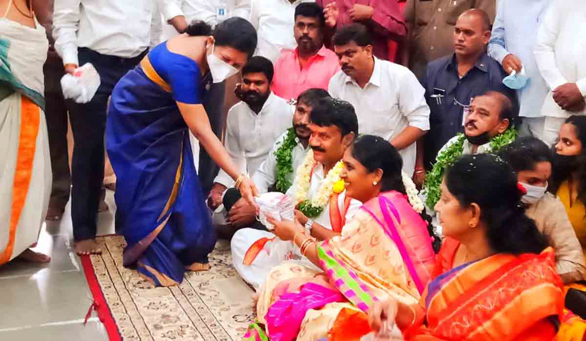 యాదాద్రీశుని సేవలో మంత్రి తలసాని