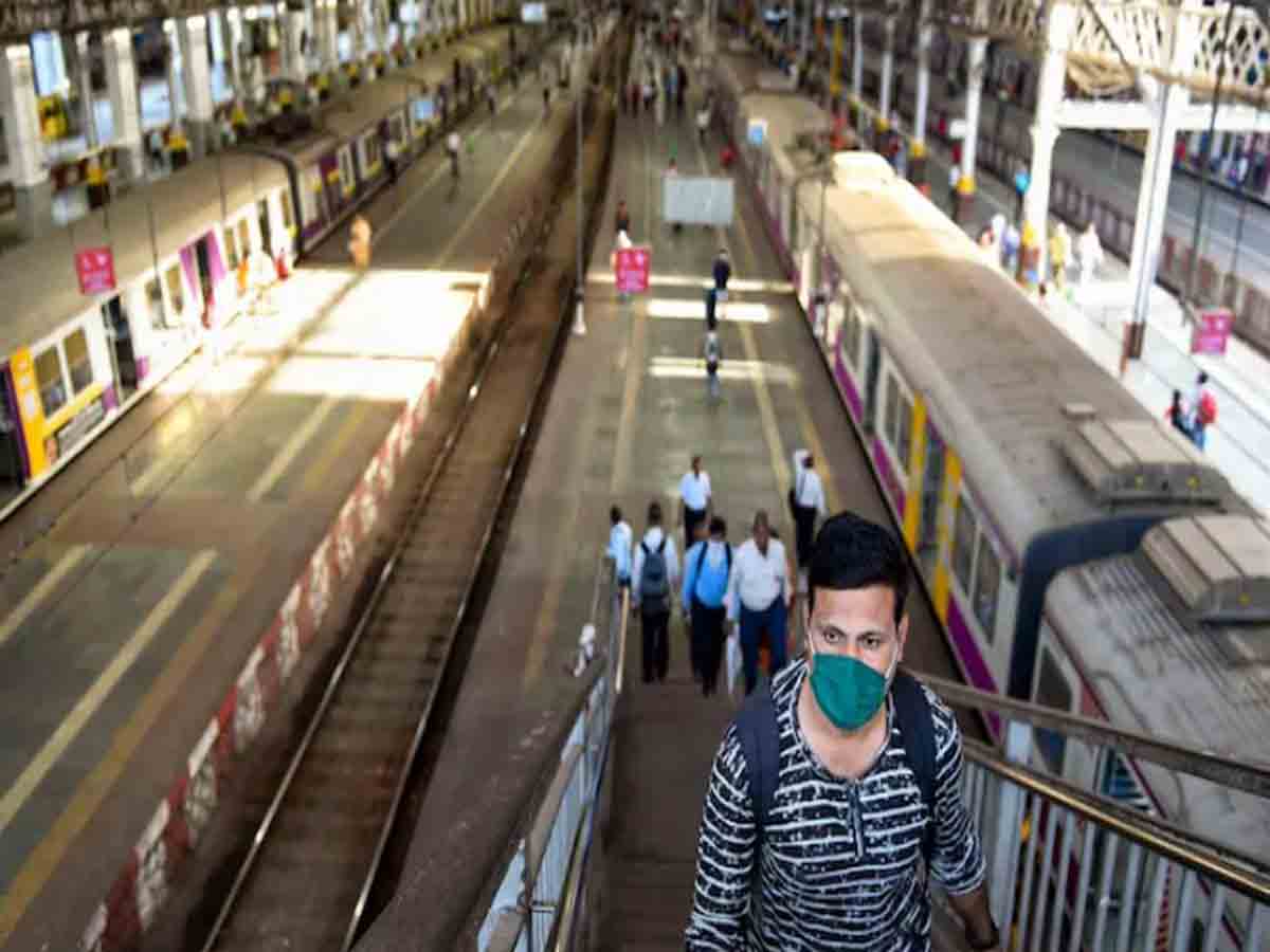 వ్యాక్సిన్‌ తీసుకున్న వారికే.. 15 నుంచి లోకల్‌ రైళ్లలోకి ఎంట్రీ