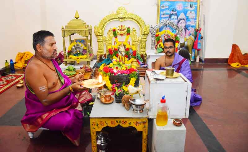 వైభవంగా పరమశివుడికి రుద్రాభిషేకం