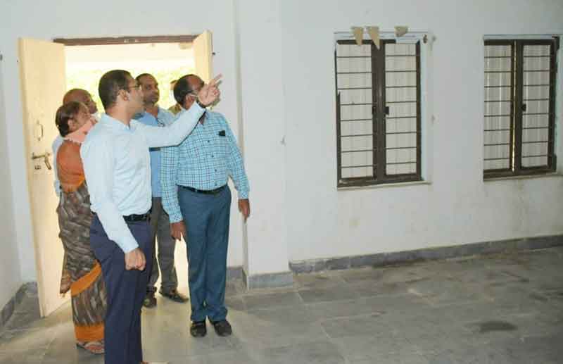 పాఠశాలలను శుభ్రంగా ఉంచాలి