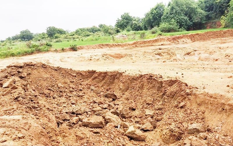 మొరం.. మాయం..!