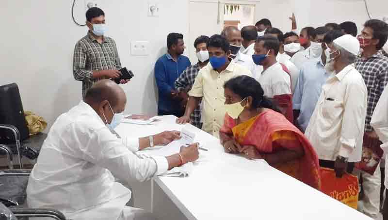 క్యాంపు కార్యాలయానికి సందర్శకుల తాకిడి