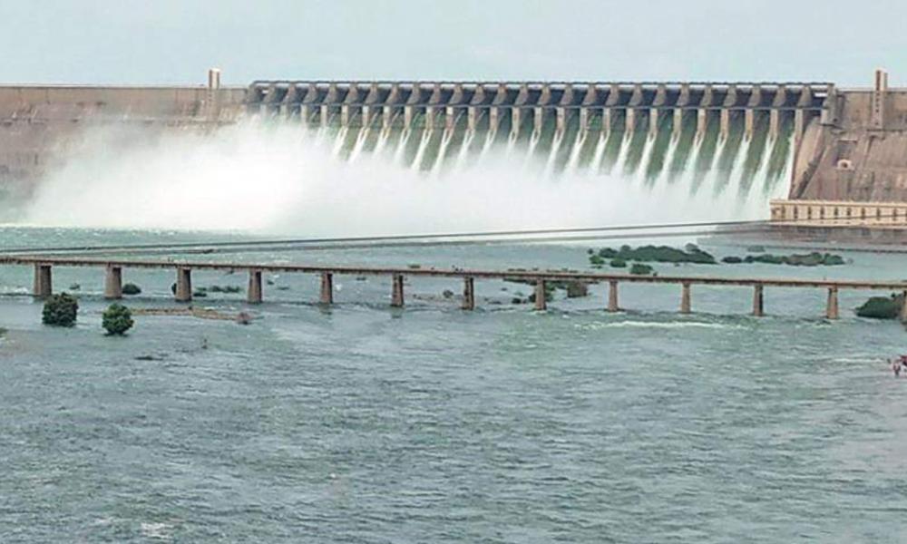 నాగార్జునసాగర్కు కొనసాగుతున్న వరద