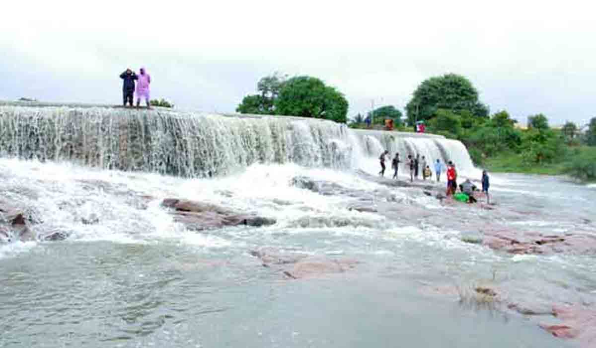 Nanajipur waterfalls : హైద‌రాబాద్‌కు చేరువ‌లో అద్భుత‌మైన జ‌ల‌పాతం