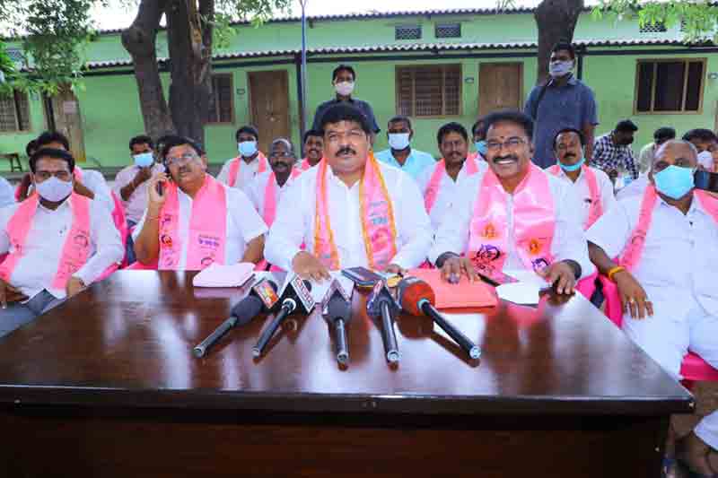 లెఫ్టిస్టో, సోషలిస్టో కాదు..ఈటల ఓ పెద్ద కరెప్షనిస్టు