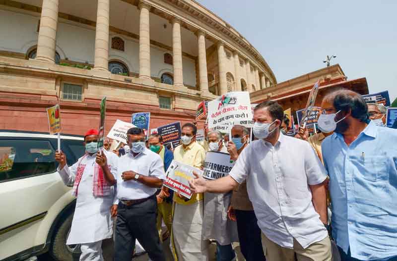 బయటివాళ్లతో కొట్టించారు