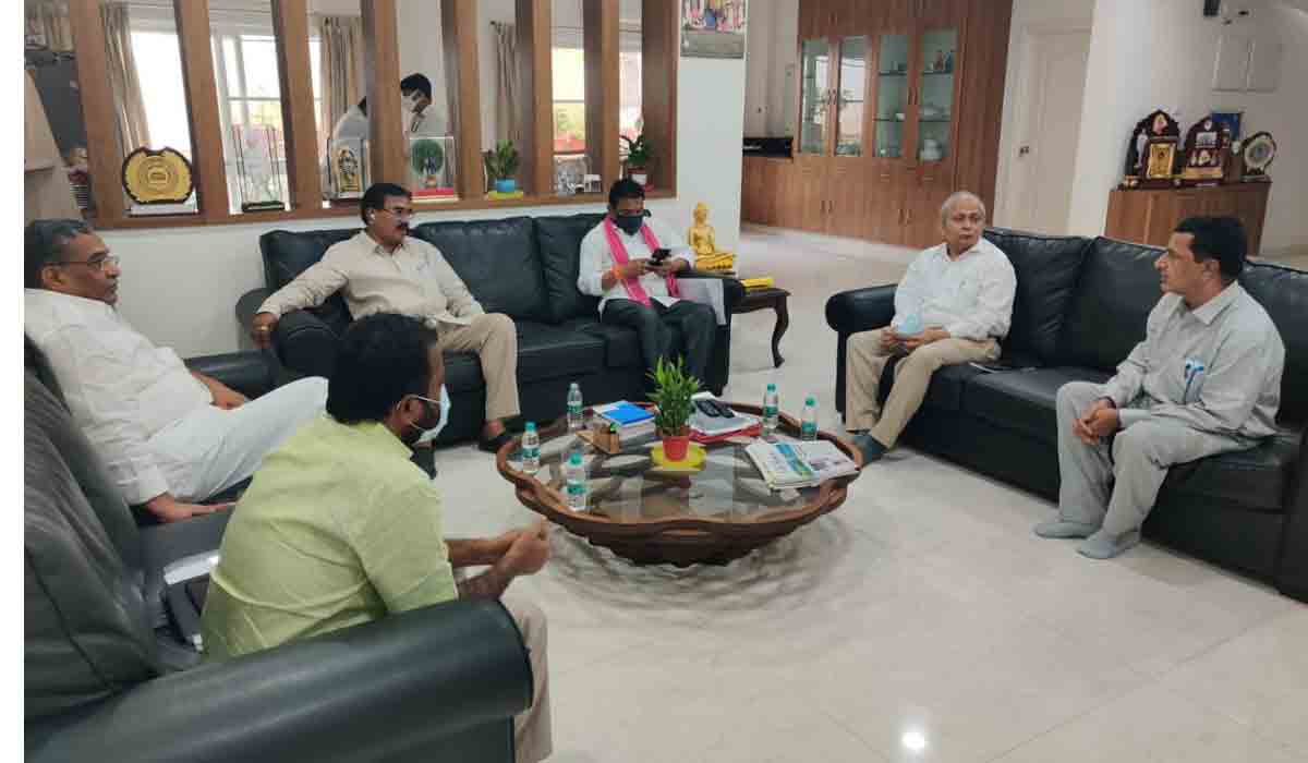 సాగుకు అనుగుణంగా ఎరువులు స‌ర‌ఫ‌రా చేయాలి : మంత్రి నిరంజ‌న్ రెడ్డి