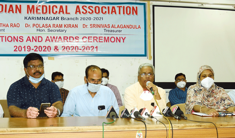 అప్రమత్తతతోనే కరోనాకు అడ్డుకట్ట