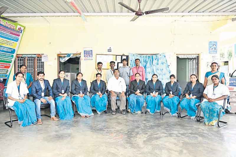 ఆమెకు అండగా