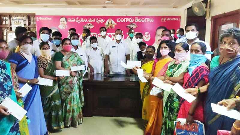 వరాలిచ్చే దేవుడు కేసీఆర్‌
