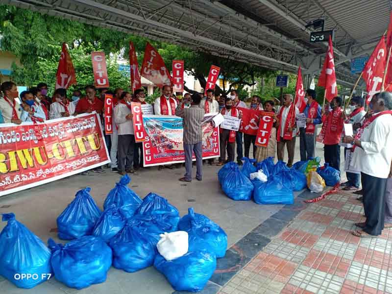 విశాఖ కార్మికుల పోరాటానికి మద్దతు