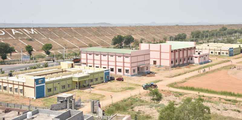 సకల హంగులతో స్పోర్ట్స్‌ స్కూల్‌