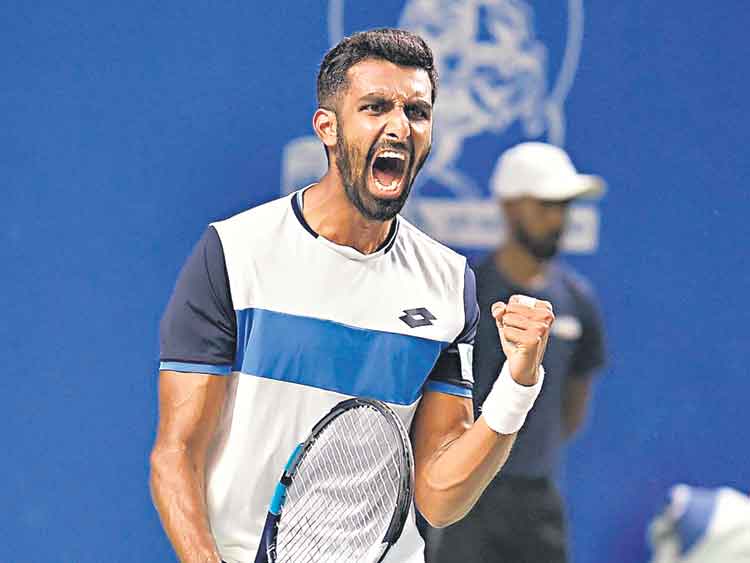 ప్రజ్నేశ్‌ ముందంజ