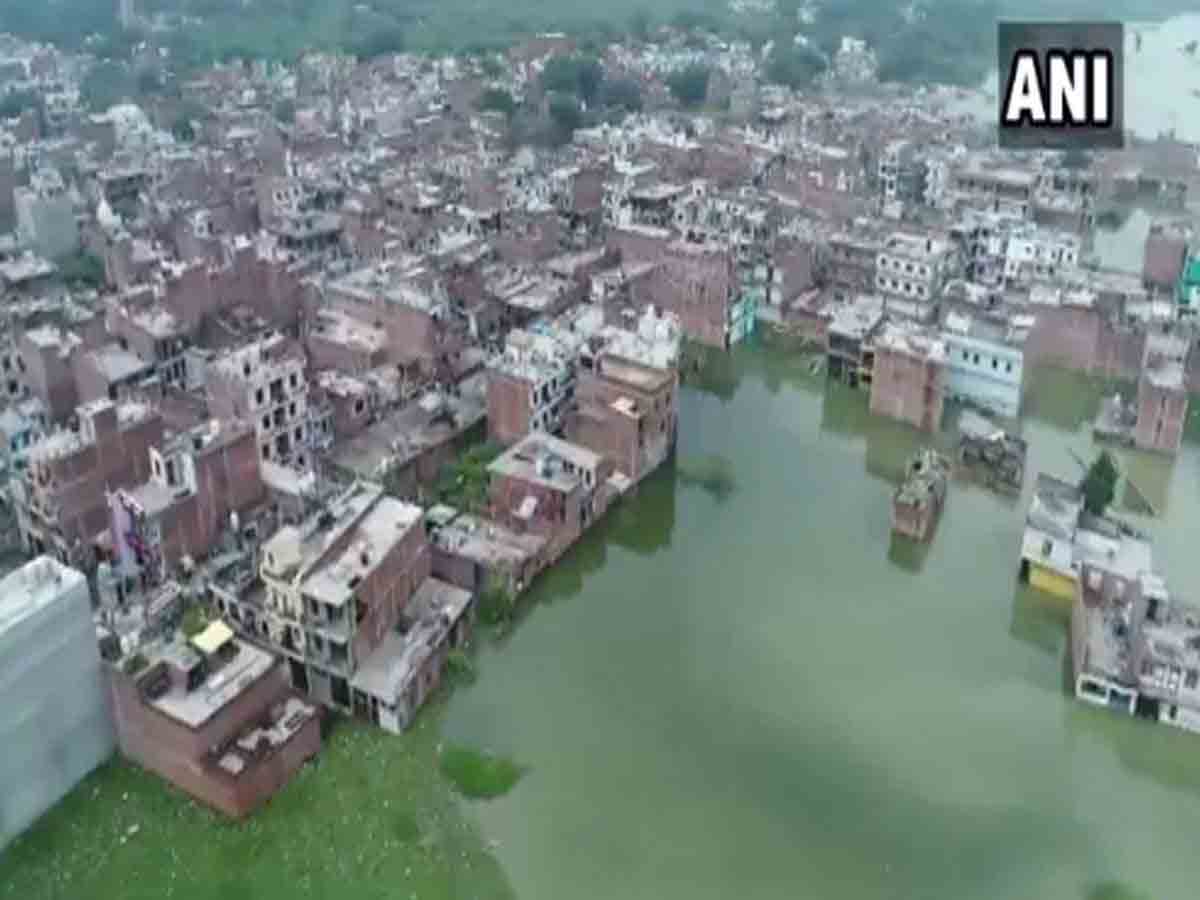Floods : ఉప్పొంగుతున్న గంగా, యుమనా నదులు