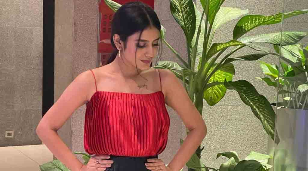 Priya Prakash Varrier | రెడ్ టాప్ లో ప్రియావారియ‌ర్ మెరుపులు