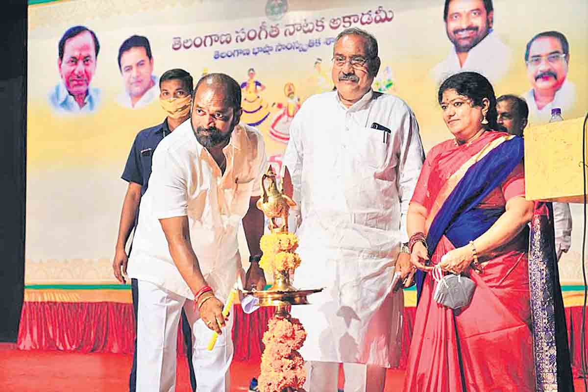 ప్రాచీన కళలను కాపాడుకోవాలి