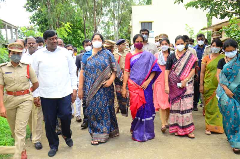 అనాథలకు అండగా