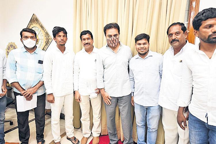 మంత్రి కేటీఆర్‌ను కలిసిన ఎమ్మెల్యేలు