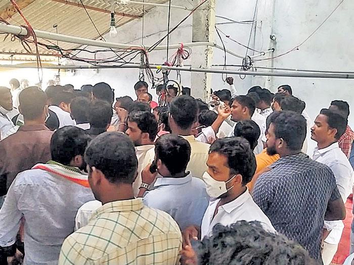 రసాభాసగా కాంగ్రెస్‌ సోషల్‌ మీడియా సమావేశం