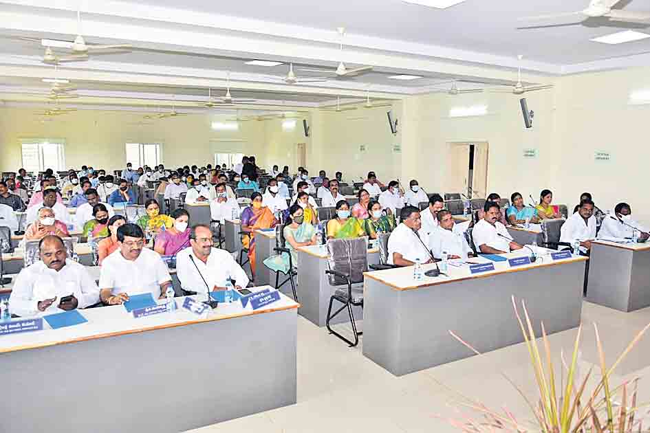 వ్యాక్సినేషన్‌ వంద శాతం పూర్తి చేయాలి