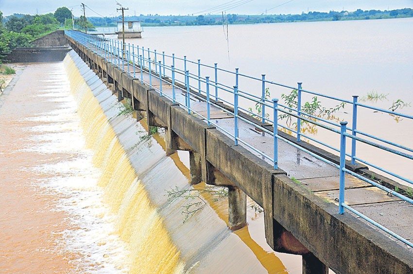 మత్తడి దుంకింది