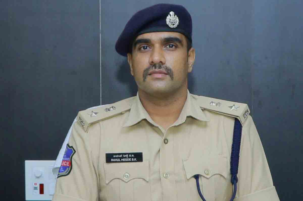 ఖాతాదారులను మోసం చేస్తే కఠిన చర్యలు : ఎస్పీ రాహుల్‌ హెగ్డే